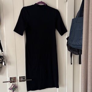 Old Navy Black Short-Sleeve Midi Ribbed Dress